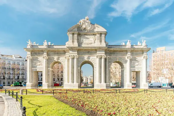 Madrid · Alcalá Kapısı (Puerta de Alcalá)