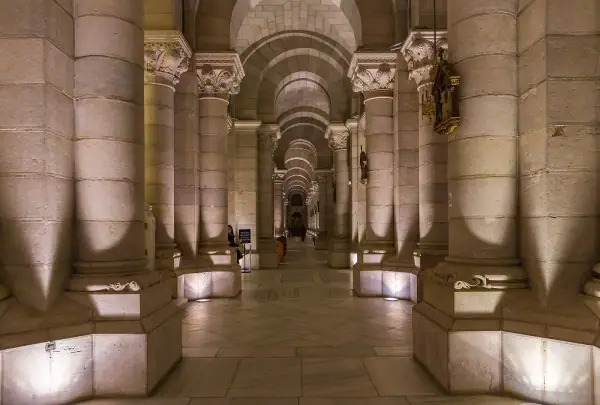 Madrid · Almudena Kriptası (Santa María la Real)