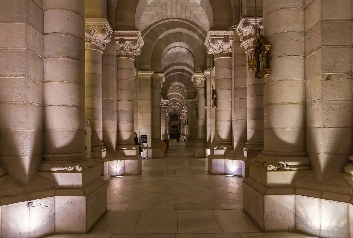 Madrid: Almudena Kriptası (Santa María la Real)