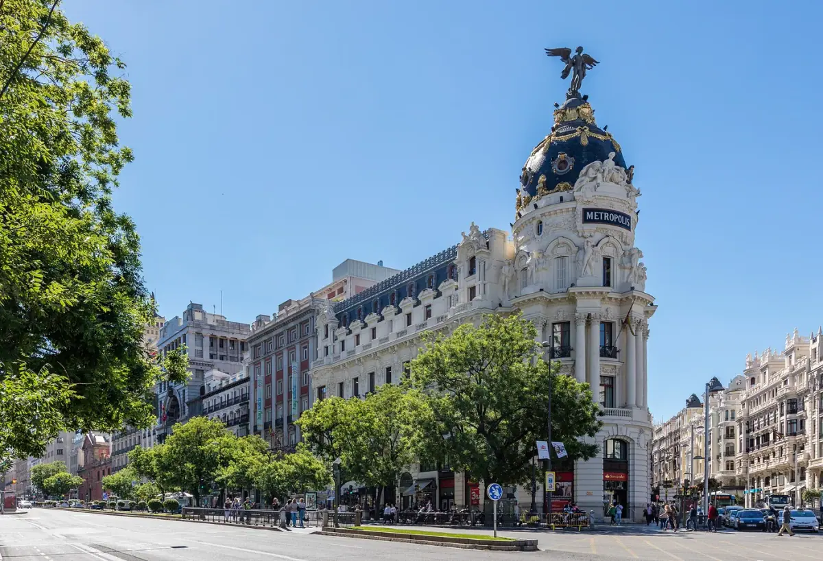 Madrid: Metrópolis Binası